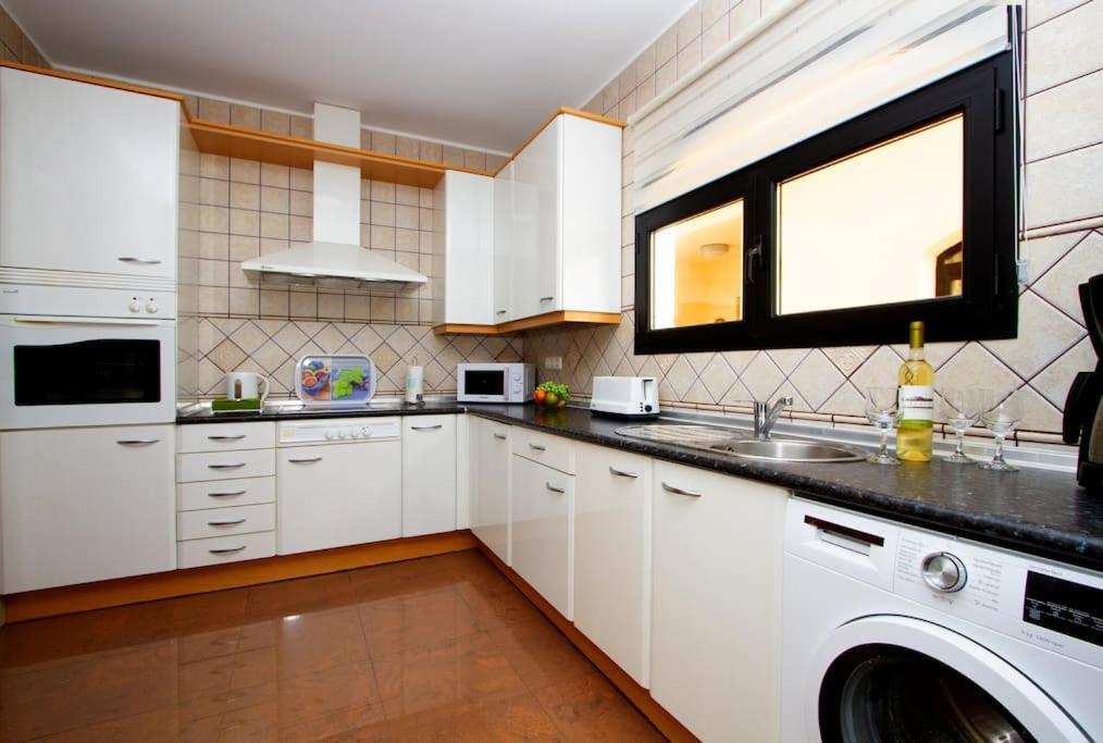 Riviera Park 2B, Central 2 Bed Puerto del Carmen  Extérieur photo